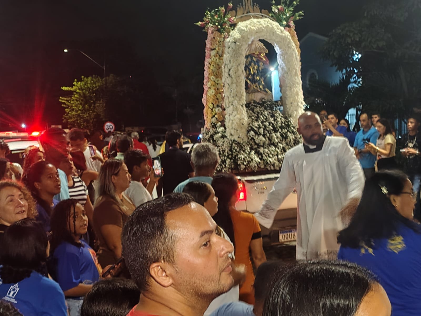 Multidão Acompanha Procissão De Nossa Senhora Da Conceição, Nas Ruas Da Cidade De Conde Pb